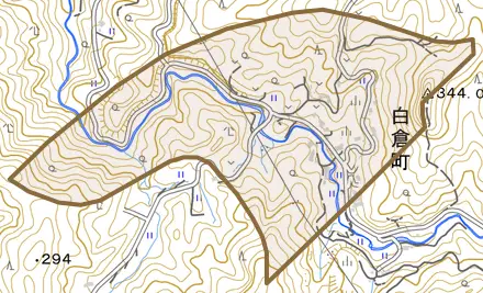 白倉町とその周辺の地図。町の範囲を重ねている