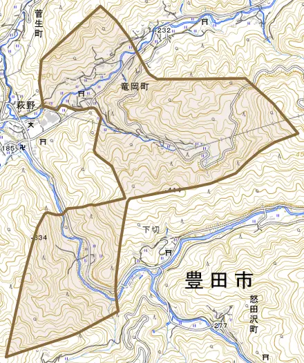 竜岡町とその周辺の地図。町の範囲を重ねている