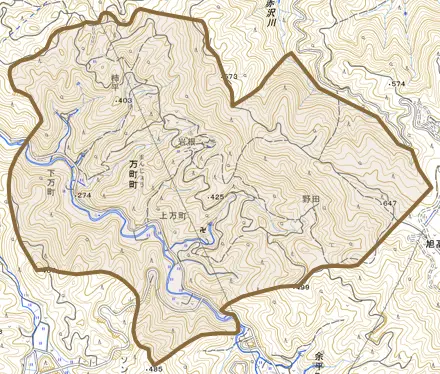 万町町とその周辺の地図。町の範囲を重ねている