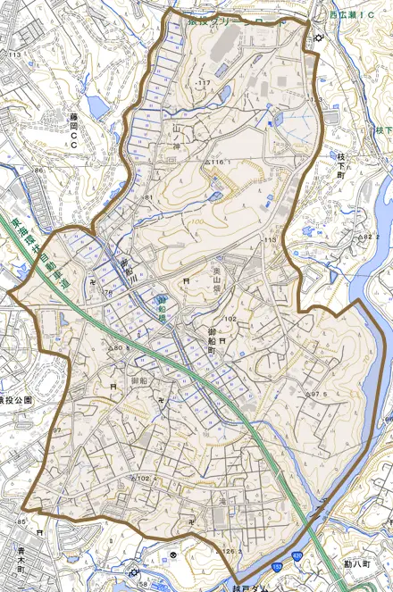 御船町とその周辺の地図。町の範囲を重ねている