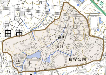 高町とその周辺の地図。町の範囲を重ねている