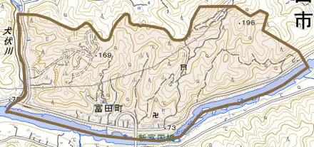 富田町とその周辺の地図。町の範囲を重ねている