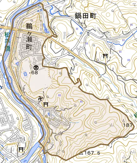 鵜ケ瀬町とその周辺の地図。町の範囲を重ねている