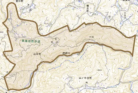 山谷町とその周辺の地図。町の範囲を重ねている