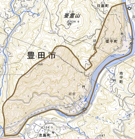 簗平町とその周辺の地図。町の範囲を重ねている