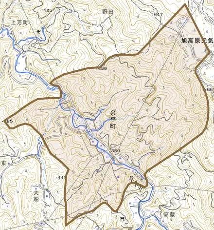 余平町とその周辺の地図。町の範囲を重ねている