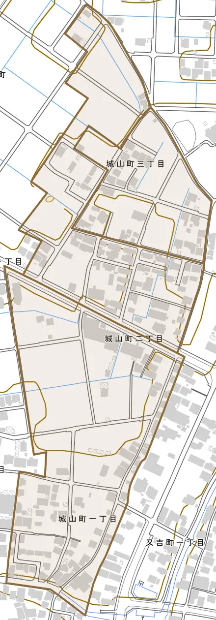 城山町とその周辺の地図。町の範囲を重ねている