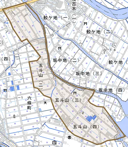 五斗山とその周辺の地図。町の範囲を重ねている