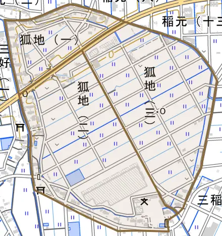 狐地とその周辺の地図。町の範囲を重ねている