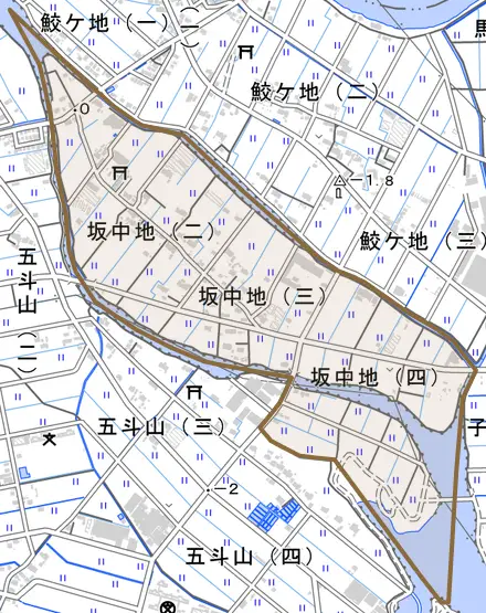 坂中地とその周辺の地図。町の範囲を重ねている