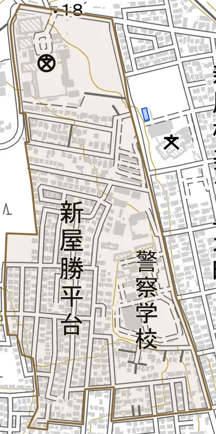 新屋勝平台とその周辺の地図。町の範囲を重ねている