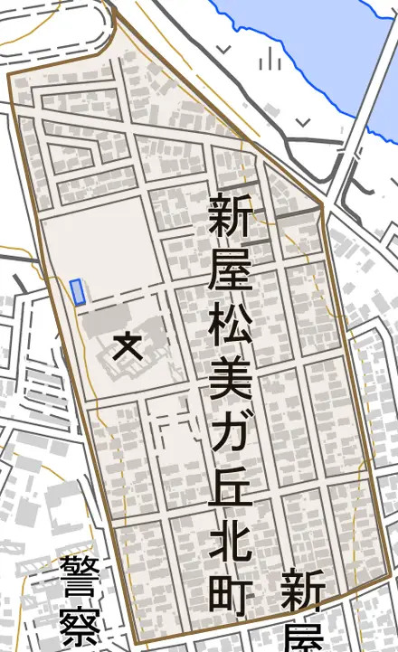 新屋松美ガ丘北町とその周辺の地図。町の範囲を重ねている
