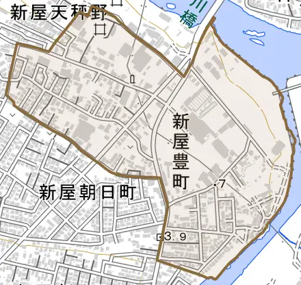 新屋豊町とその周辺の地図。町の範囲を重ねている