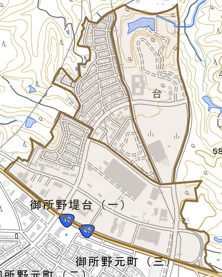 御所野堤台とその周辺の地図。町の範囲を重ねている