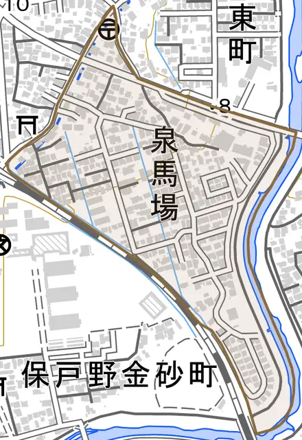 泉馬場とその周辺の地図。町の範囲を重ねている