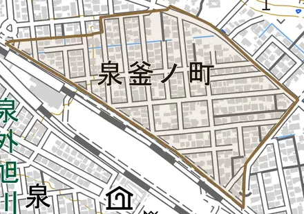 泉釜ノ町とその周辺の地図。町の範囲を重ねている