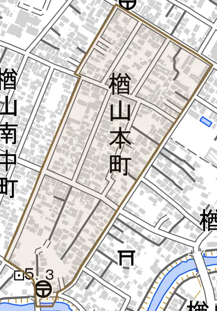 楢山本町とその周辺の地図。町の範囲を重ねている