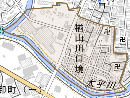 楢山川口境とその周辺の地図。町の範囲を重ねている