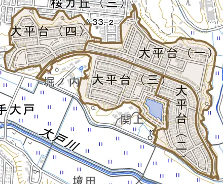 大平台とその周辺の地図。町の範囲を重ねている