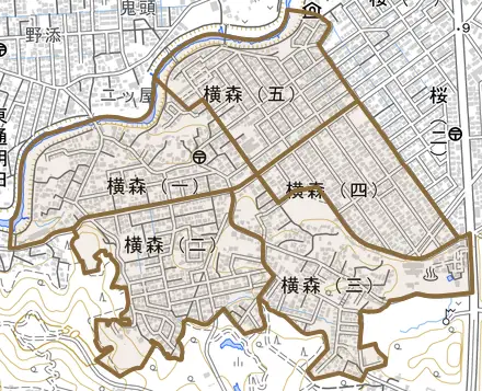 横森とその周辺の地図。町の範囲を重ねている