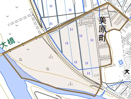 美原町とその周辺の地図。町の範囲を重ねている