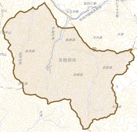 阿仁比立内とその周辺の地図。町の範囲を重ねている