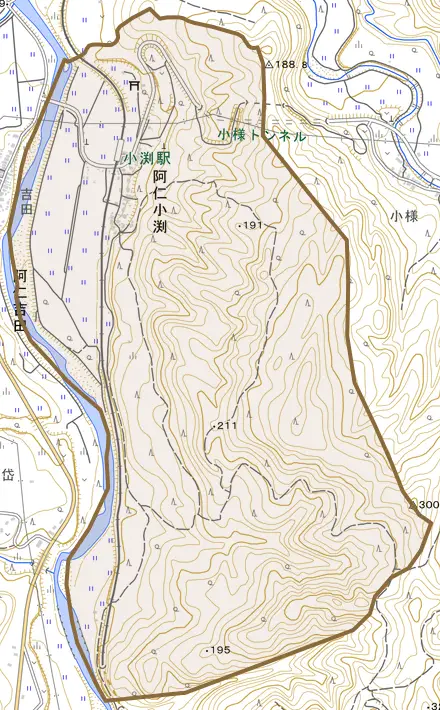 阿仁小渕とその周辺の地図。町の範囲を重ねている