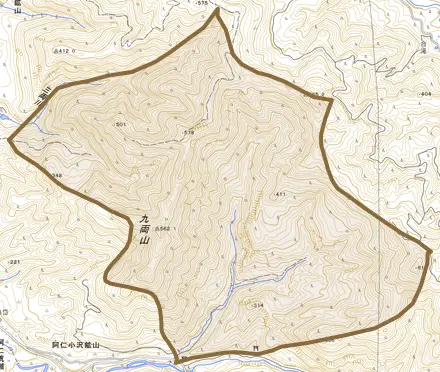 阿仁小沢鉱山とその周辺の地図。町の範囲を重ねている