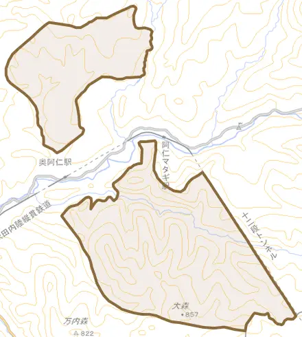 阿仁戸鳥内とその周辺の地図。町の範囲を重ねている