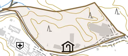字腹鞁ノ沢とその周辺の地図。町の範囲を重ねている