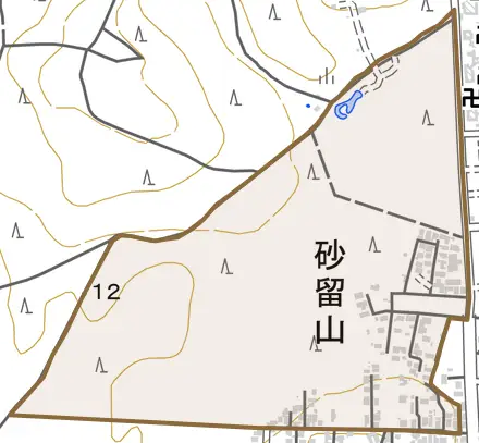 字砂留山とその周辺の地図。町の範囲を重ねている