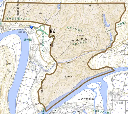 二ツ井町小繋とその周辺の地図。町の範囲を重ねている