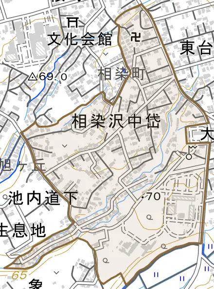 字相染沢中岱とその周辺の地図。町の範囲を重ねている