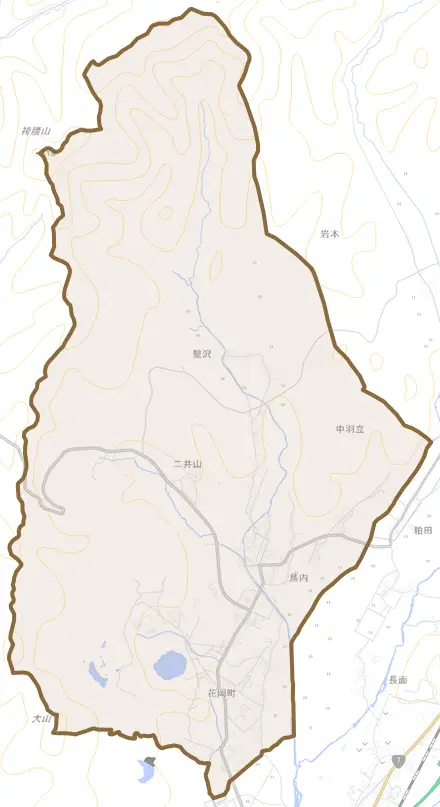 花岡町とその周辺の地図。町の範囲を重ねている