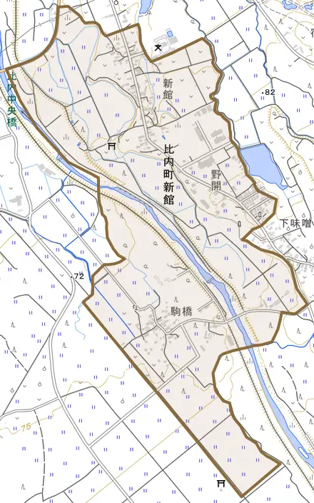 比内町新館とその周辺の地図。町の範囲を重ねている
