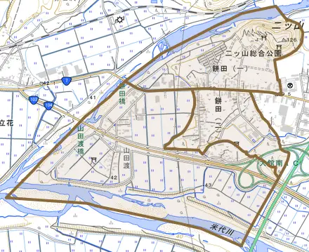 餅田とその周辺の地図。町の範囲を重ねている
