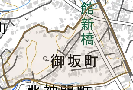 御坂町とその周辺の地図。町の範囲を重ねている