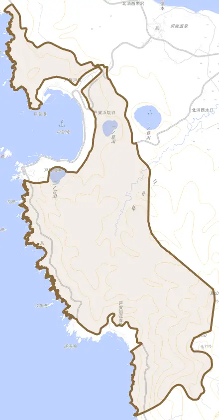 戸賀戸賀とその周辺の地図。町の範囲を重ねている