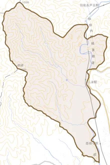 西木町小山田とその周辺の地図。町の範囲を重ねている