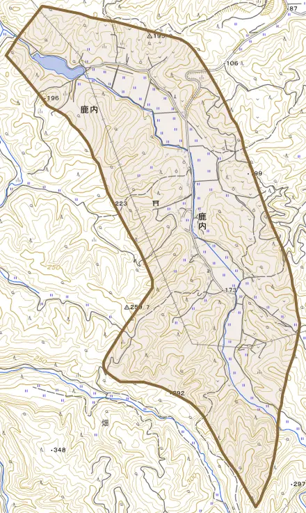 鹿内とその周辺の地図。町の範囲を重ねている