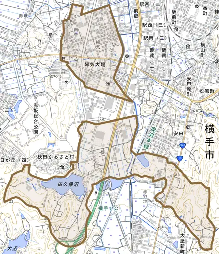 婦気大堤とその周辺の地図。町の範囲を重ねている