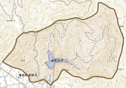 増田町湯野沢とその周辺の地図。町の範囲を重ねている