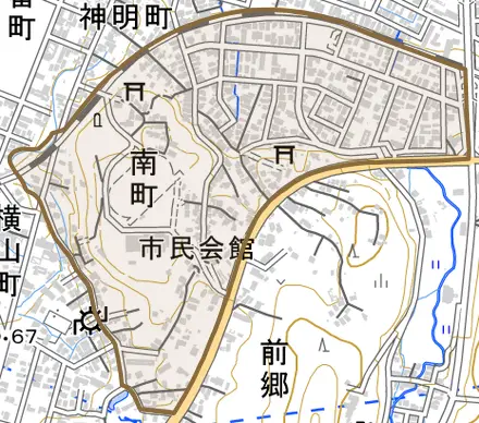 南町とその周辺の地図。町の範囲を重ねている