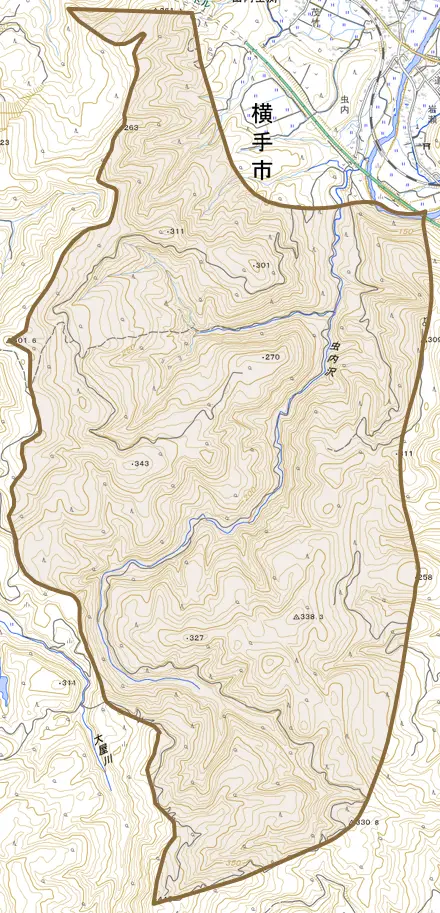 山内土渕とその周辺の地図。町の範囲を重ねている