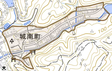 城南町とその周辺の地図。町の範囲を重ねている