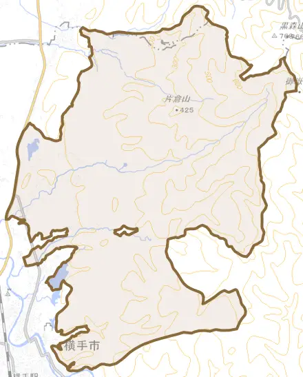 杉沢とその周辺の地図。町の範囲を重ねている