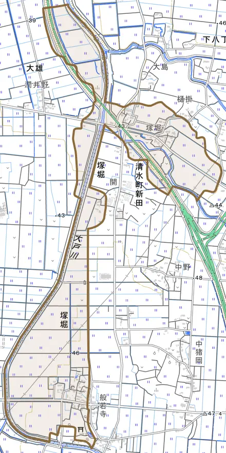 塚堀とその周辺の地図。町の範囲を重ねている