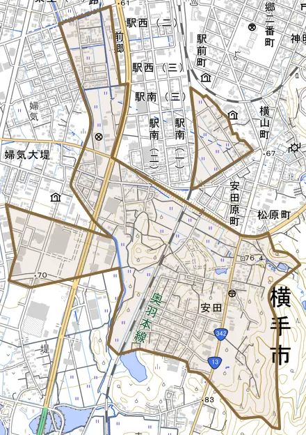 安田とその周辺の地図。町の範囲を重ねている