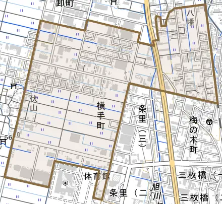 横手町とその周辺の地図。町の範囲を重ねている