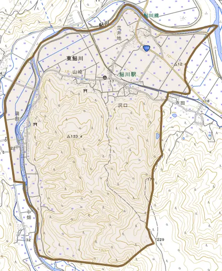 東鮎川とその周辺の地図。町の範囲を重ねている